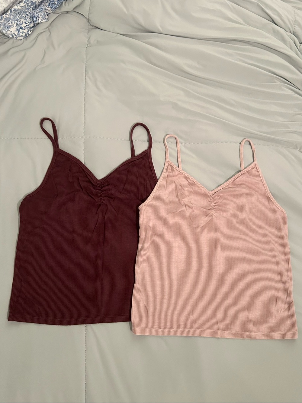 American Eagle Soft & Sexy Ribbed V-Neck Camis Lot of 2 Small Maroon/ Pink